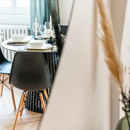 Casa Nena, Nid Douillet , Quartier Bsb, République *